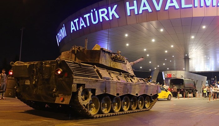 Silahlar Cumhurbaşkanının olduğu odaya çevriliydi!