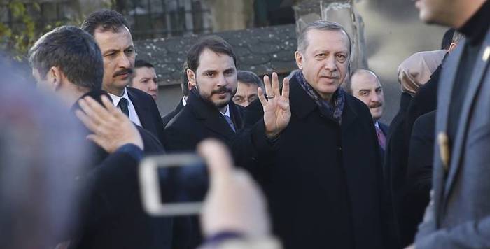Önce Eyüp Sultan'da namaz kıldı, sonra Mabeyn'de kurmaylarını topladı