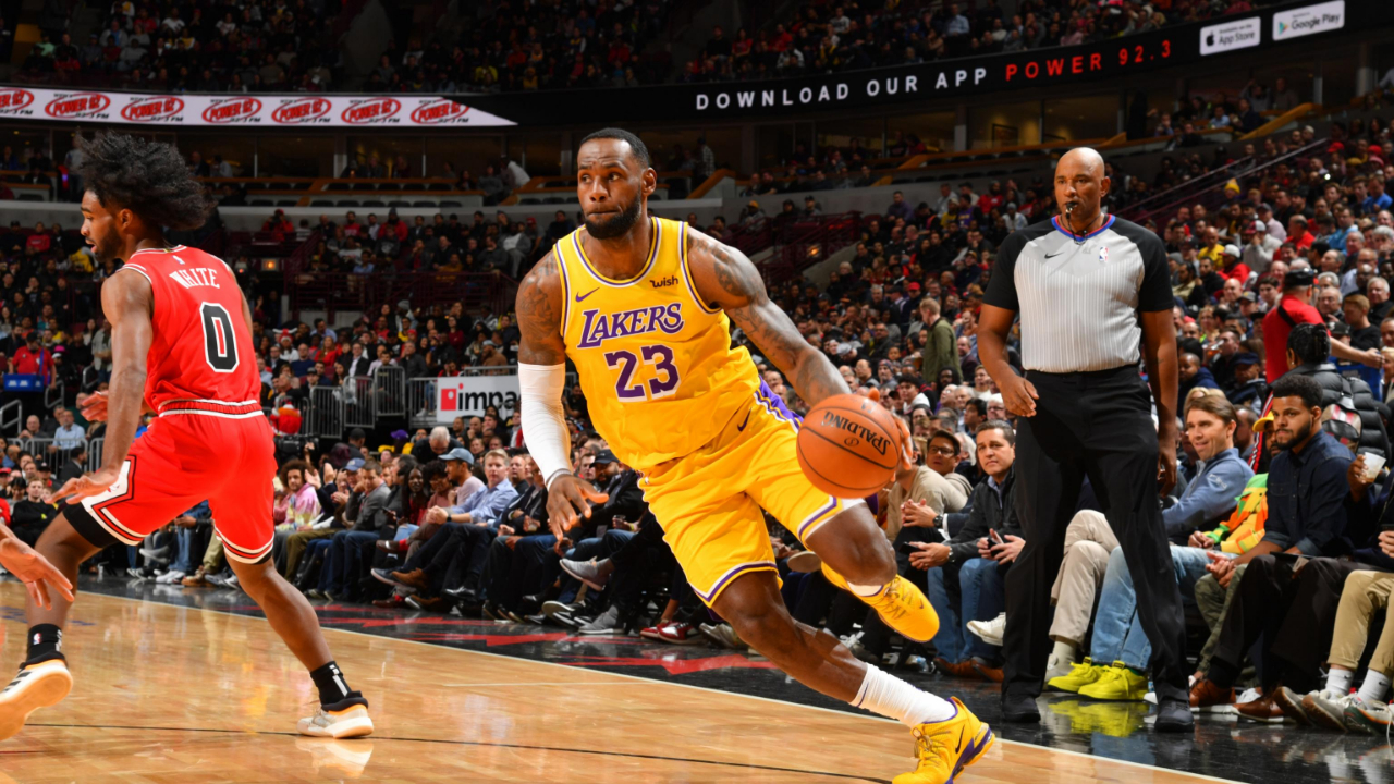 LeBron James, Lakers'ı sırtlamaya devam ediyor!
