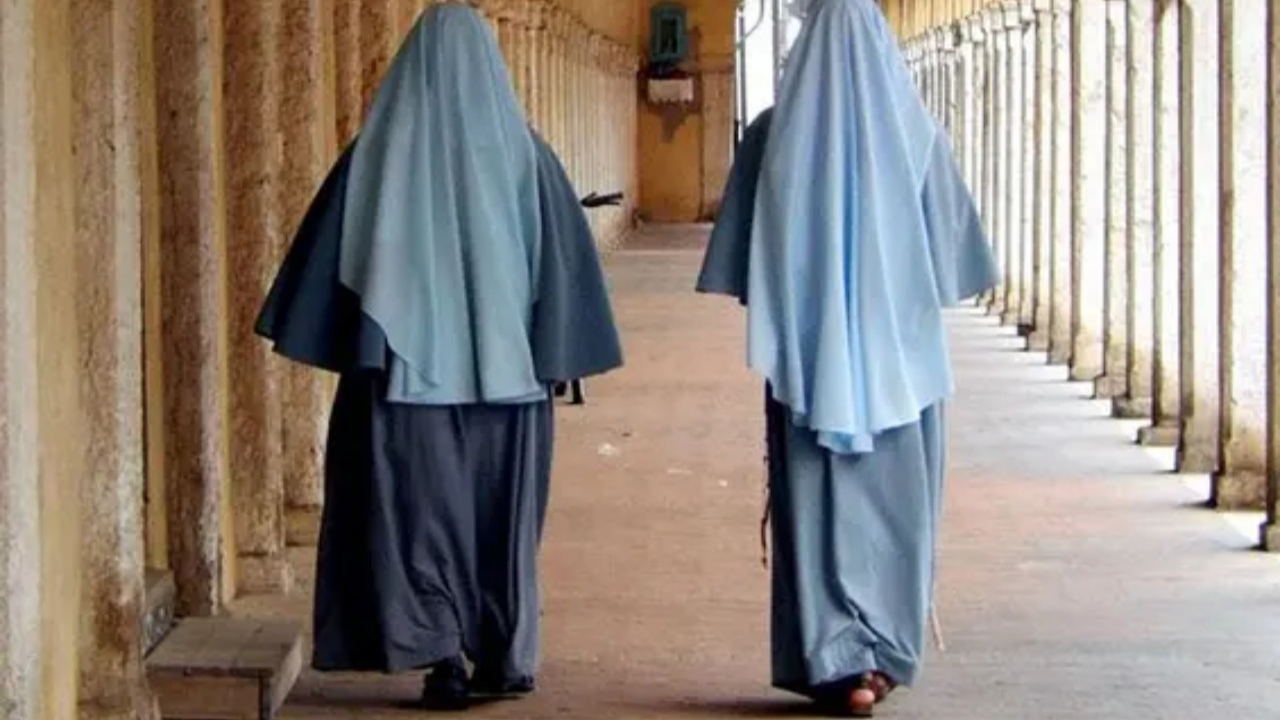 Afrika'ya giden rahibeler hamile döndü!