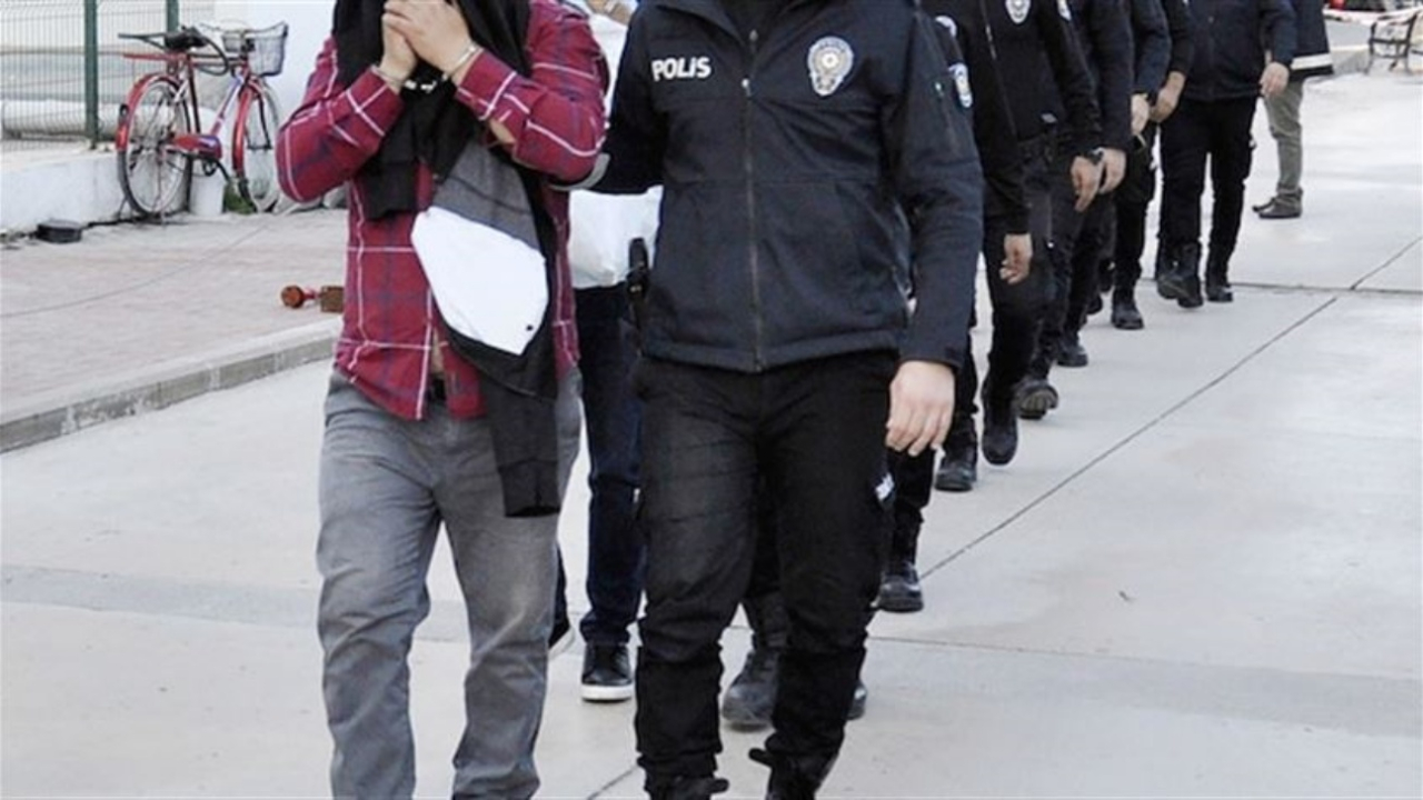 3 ilde FETÖ operasyonu! ByLock'tan yakalandılar