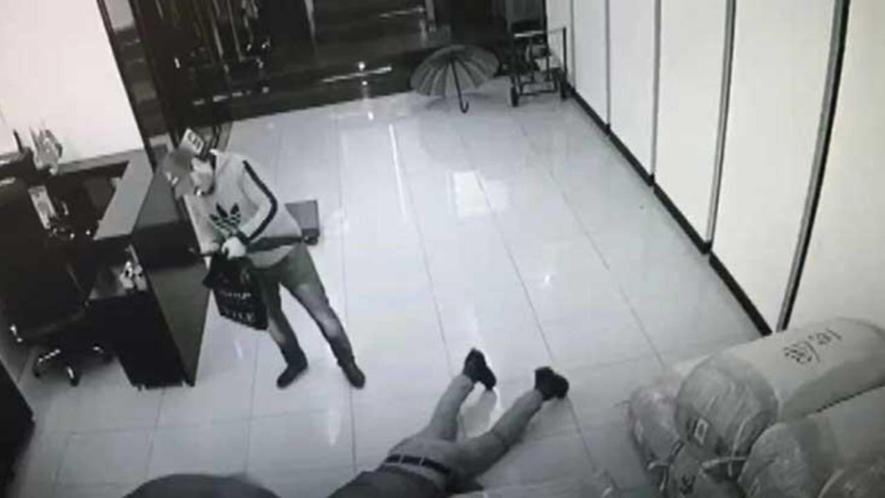 Bakü'den İstanbul'a gelip soygun yaptılar!