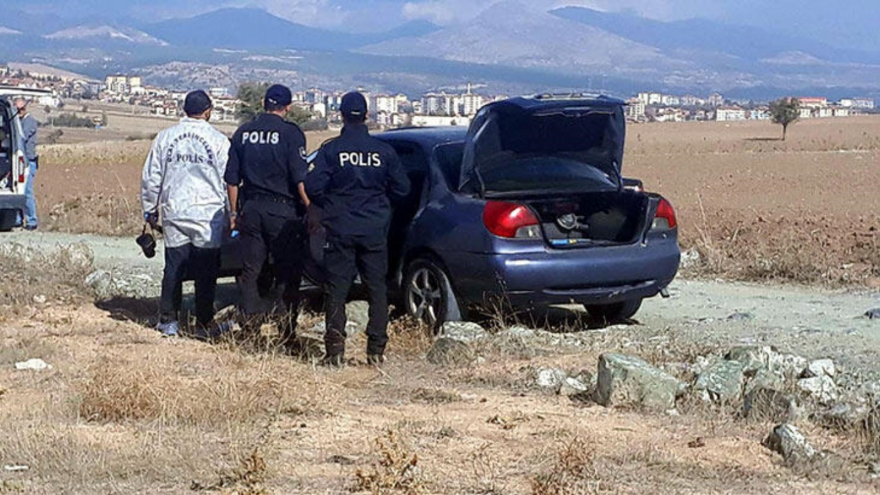 Sevgilisini otomobilde başka erkekle yakaladı, dehşet saçtı