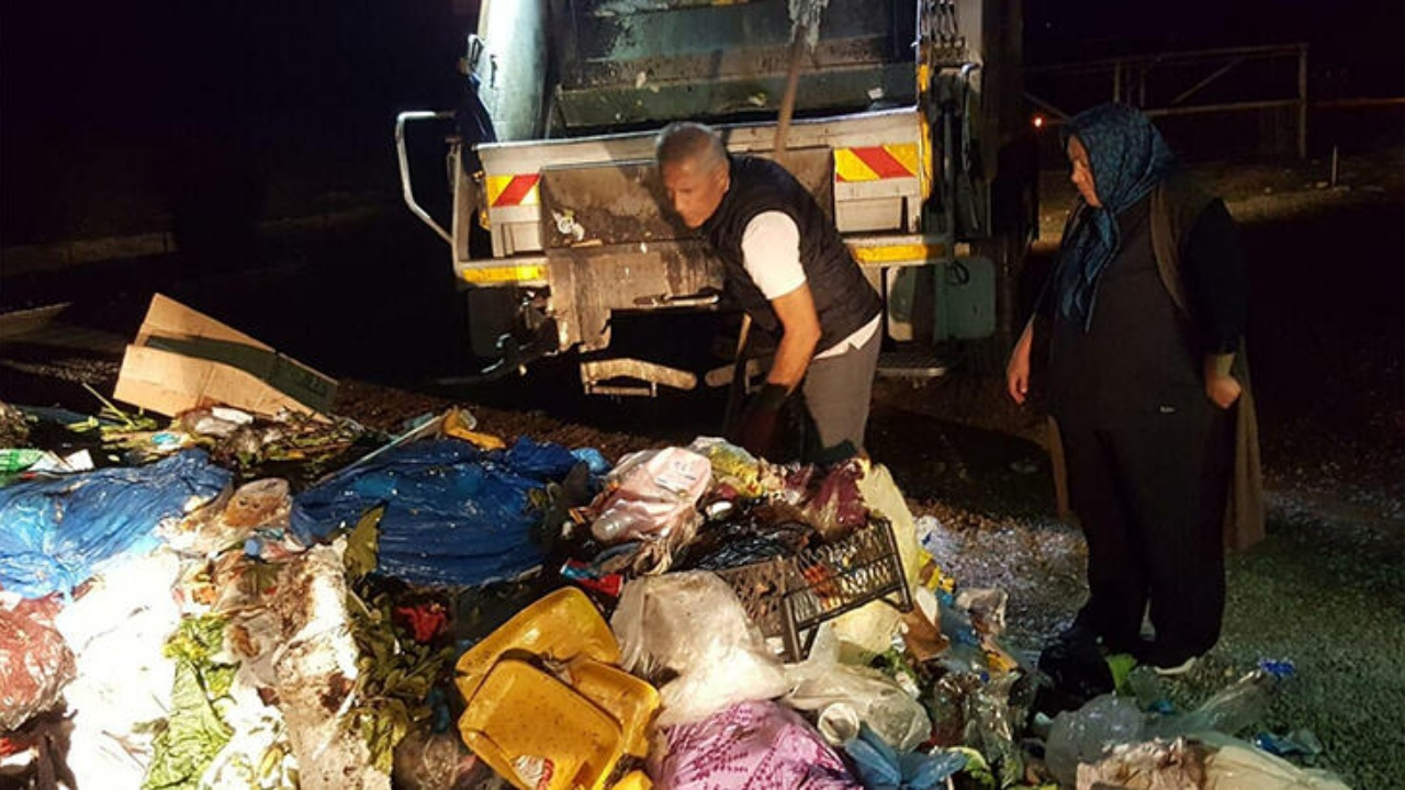 2 ton çöpü didik didik aradı!