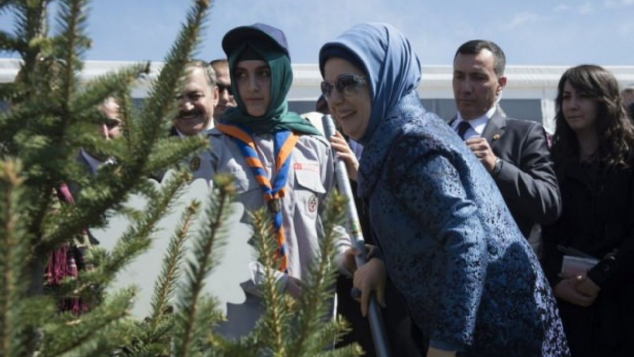 Emine Erdoğan'dan 'Geleceğe Nefes' kampanyasına destek!