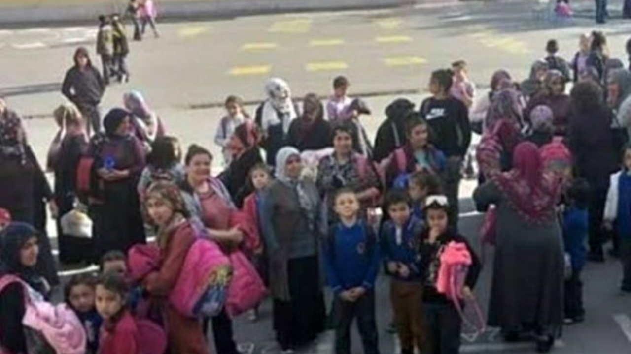 Otizmli çocukların 'yuhalanması' olayında okul müdürü açığa alındı