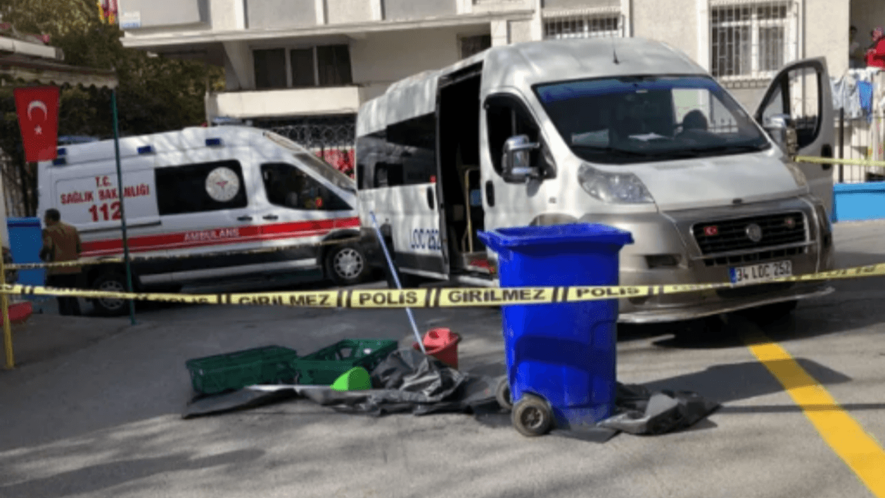8 yaşındaki öğrencinin servis altına kalma anı!