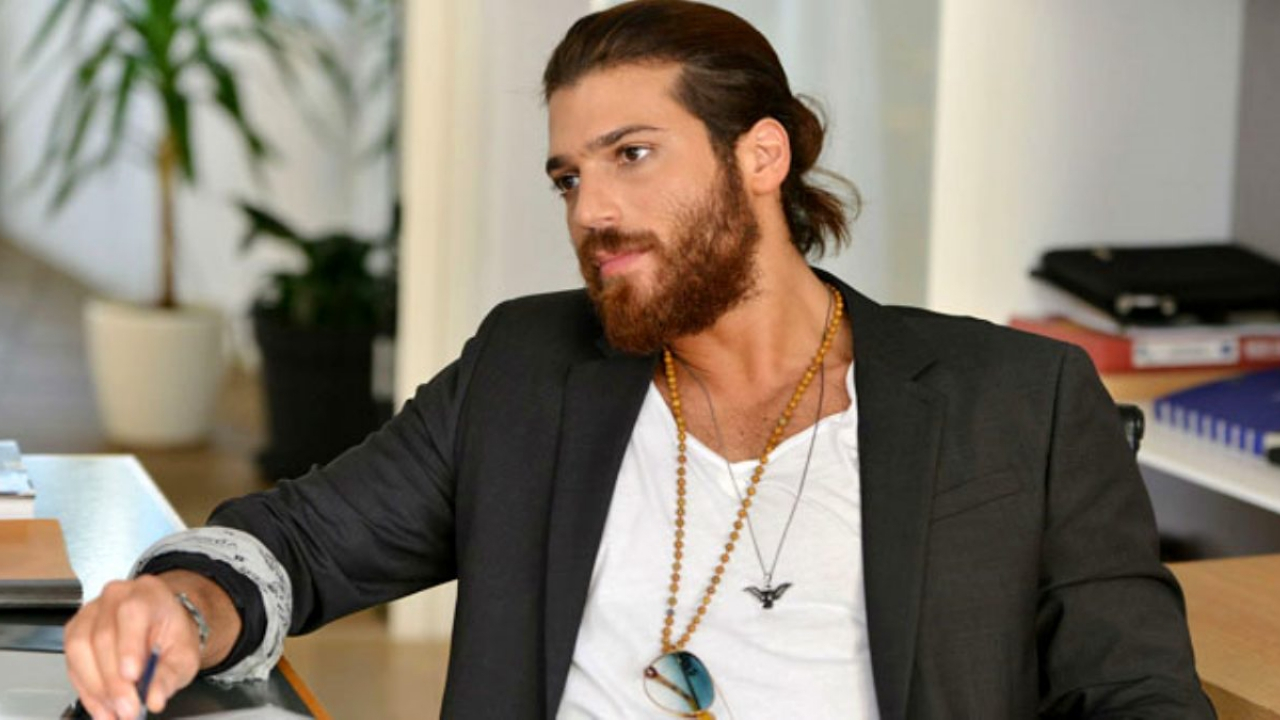 Can Yaman'ın hayranı kendisini denize attı!