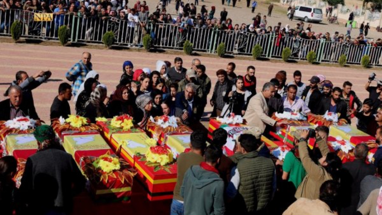 ABD'li misyoner eğittiği teröristin cenazesine katıldı!