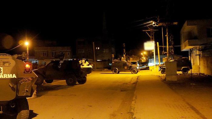 Diyarbakır'da jandarma karakoluna bombalı araçla saldırı!