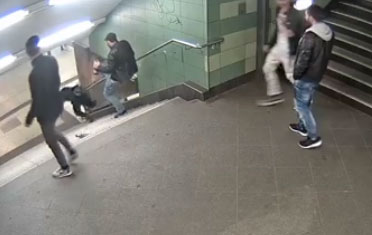 Berlin'de metro istasyonunda şok saldırı