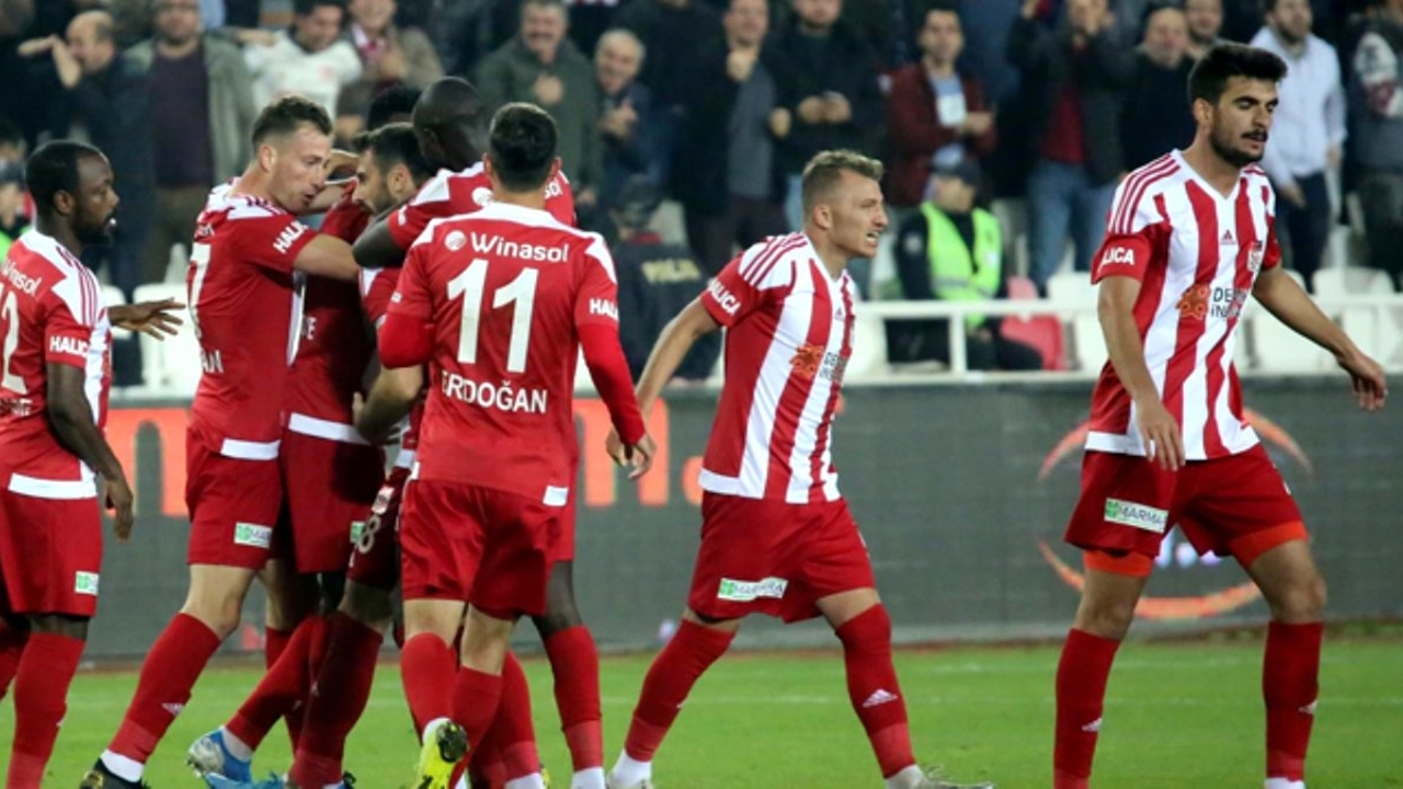 Sivasspor, Konyaspor'u 2-0 mağlup etti!