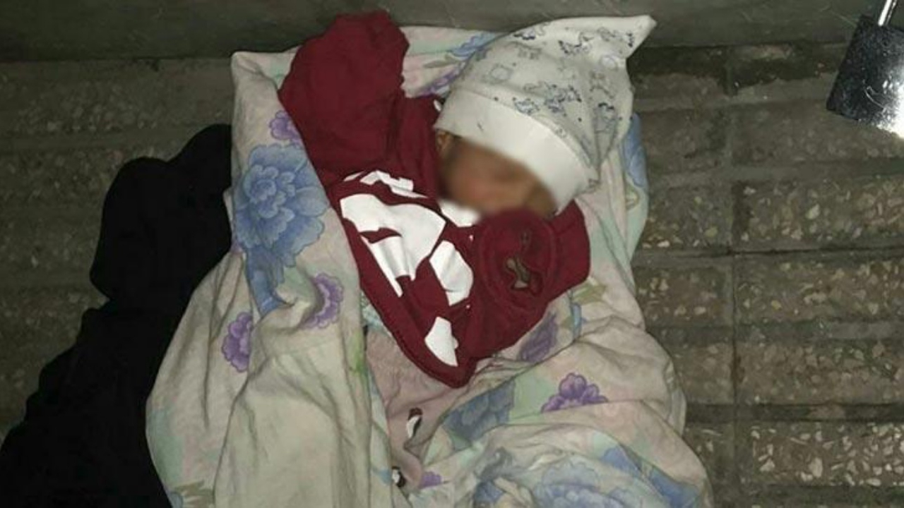 Hatay'da kaldırıma terk edilmiş bebek bulundu!