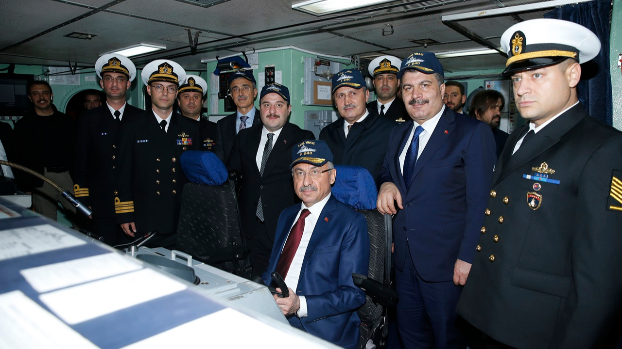Fuat Oktay ve bakanlardan TCG Yavuz'a ziyaret!