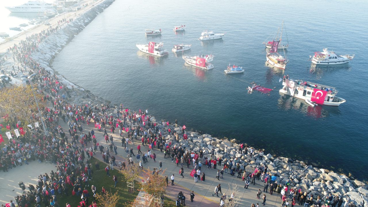 Maltepe'de binlerce kişi Atatürk'ü andı!