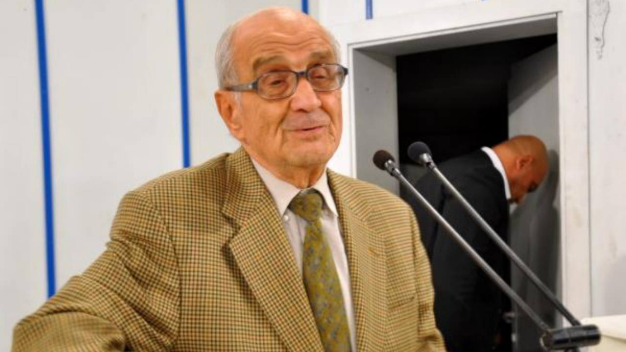 Eski Bakan Mümtaz Soysal vefat etti