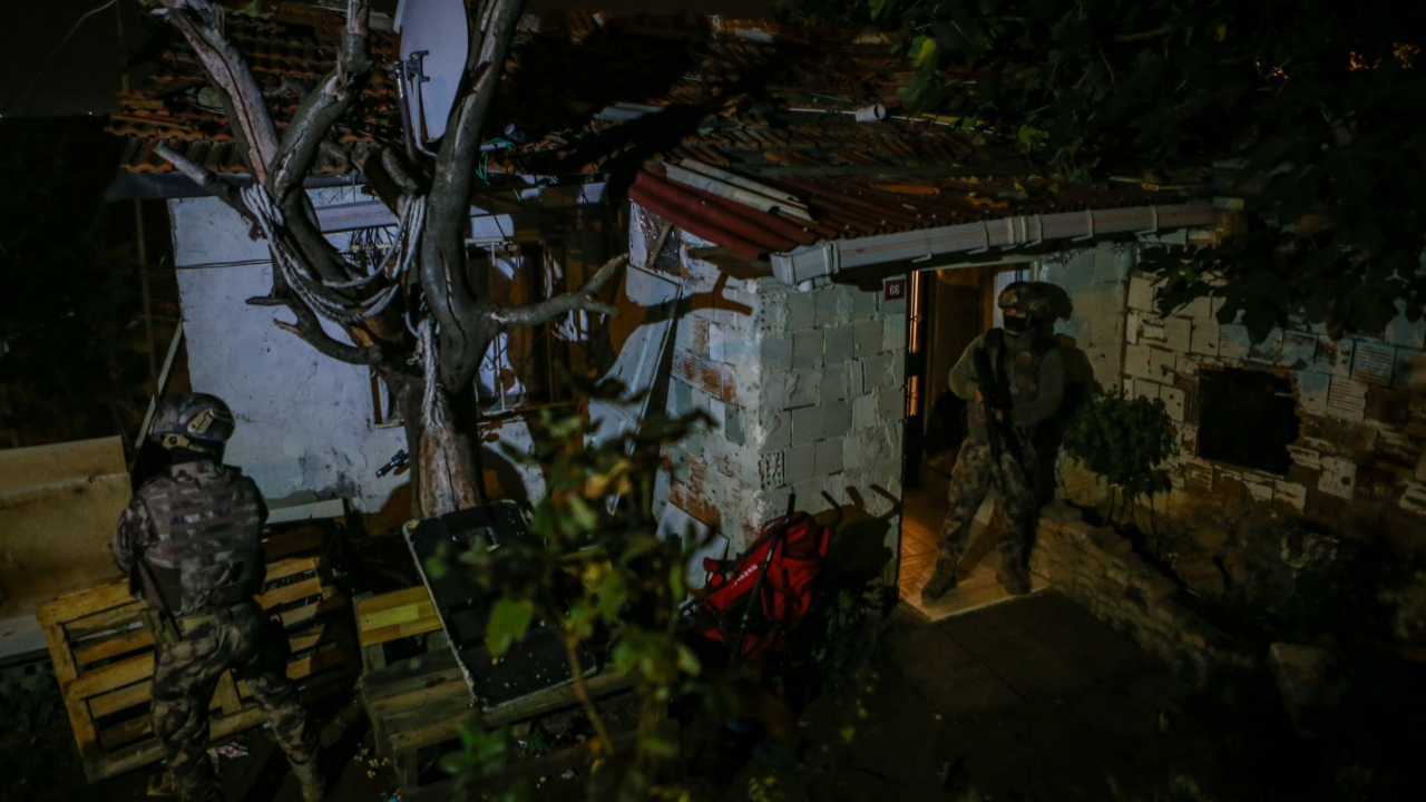 İstanbul Başakşehir'de şafak operasyonu! Gözaltılar var...