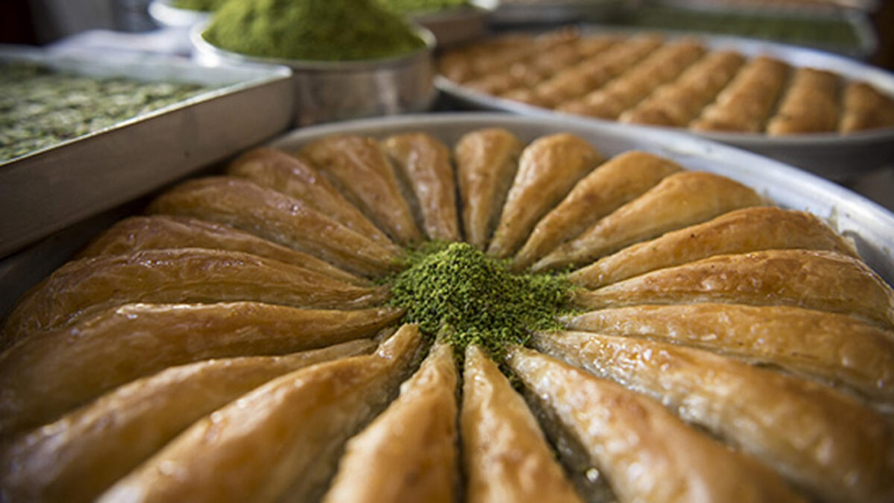 Baklavacıların tadını kaçıran ucuz tepsi!