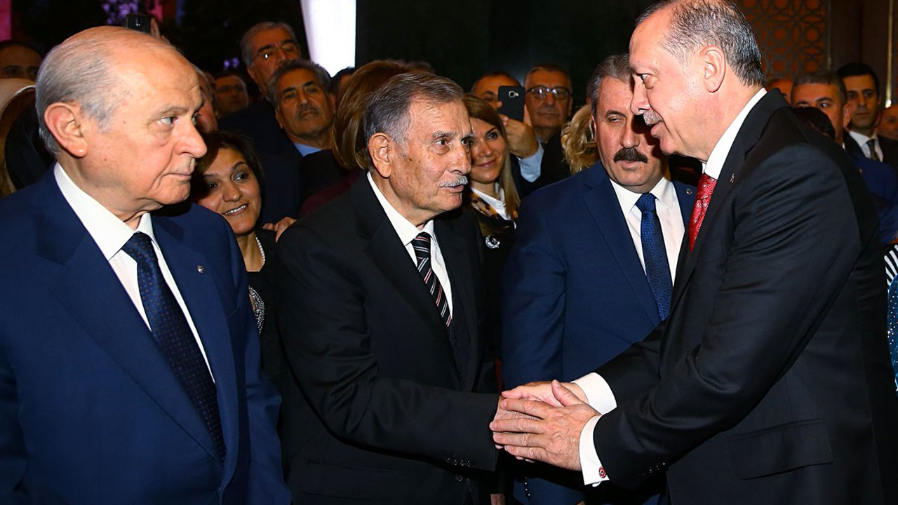 Eski Başbakan Yıldırım Akbulut'tan kötü haber!