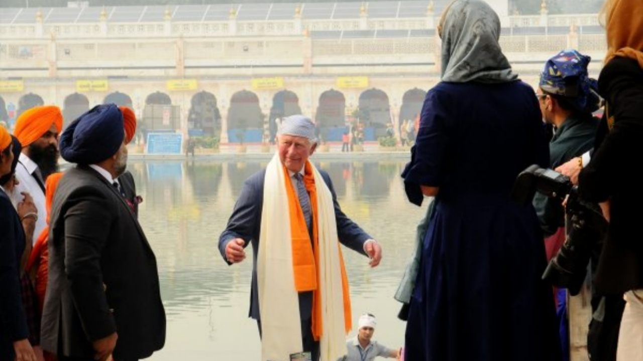 Müslüman olduğu iddia ediliyordu! Prens Charles'tan Sikh tapınağına ziyaret!