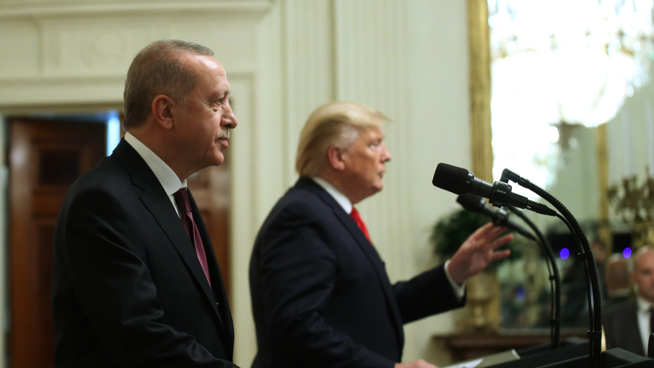Trump'tan basın toplantısında provokasyon önlemi..