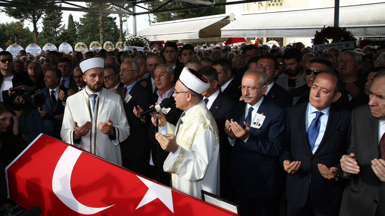 Eski Bakan Mümtaz Soysal son yolculuğuna uğurlandı