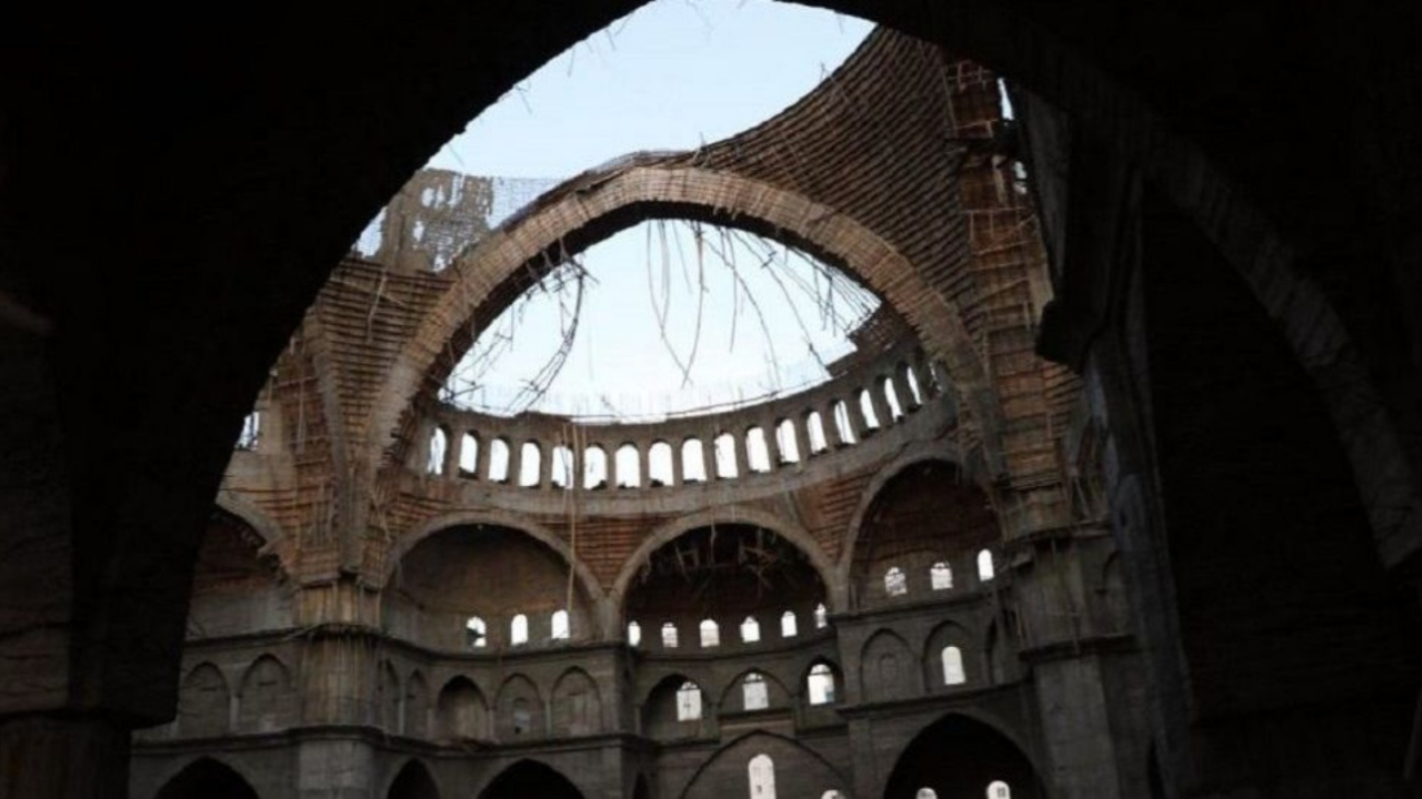Gaziantep'te cami inşaatında çökme! Mühendis 16 saattir enkaz altında