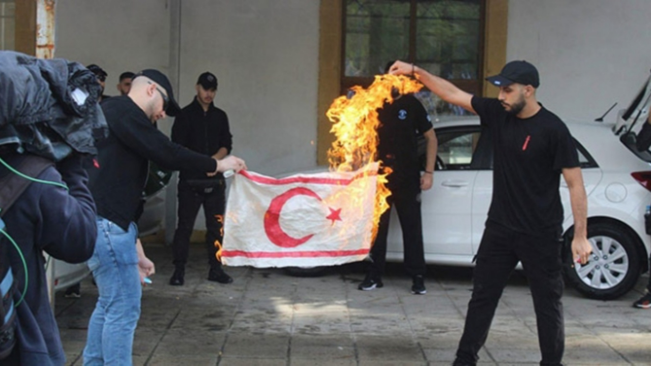 Dışişleri'nden Güney Kıbrıs'a bayrak tepkisi!