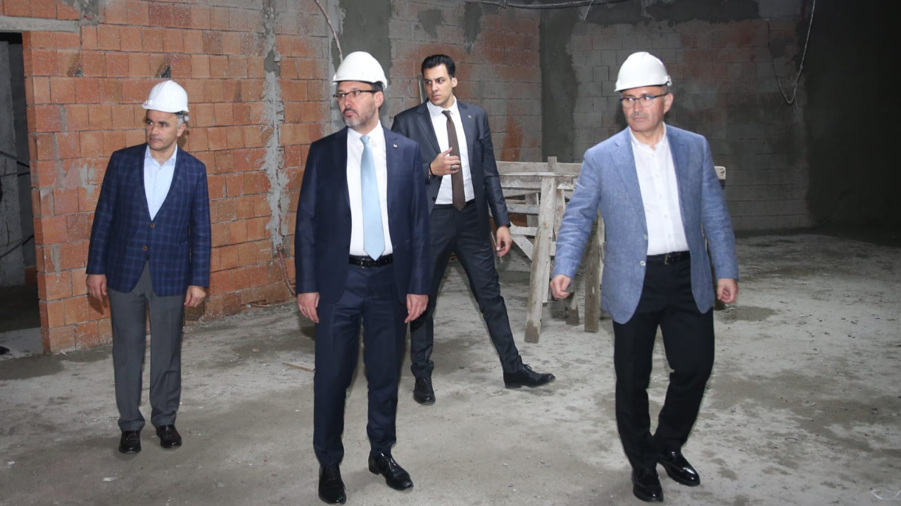Bakan Kasapoğlu, Üsküdar'daki Kültür ve Spor Merkezi'nde incelemelerde bulundu!