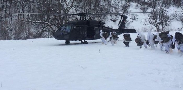 Kar altında operasyon: PKK'lıların inleri yok edildi!