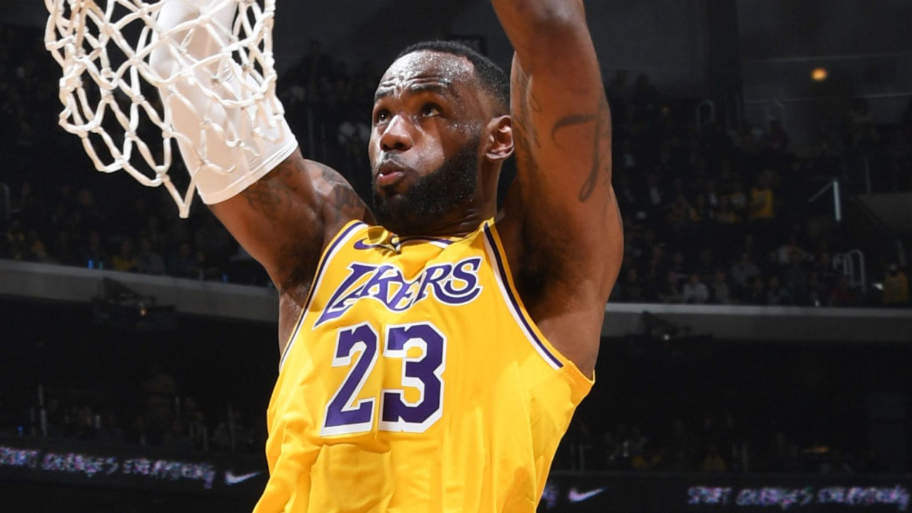 LeBron James bir kez daha tarihe geçti!