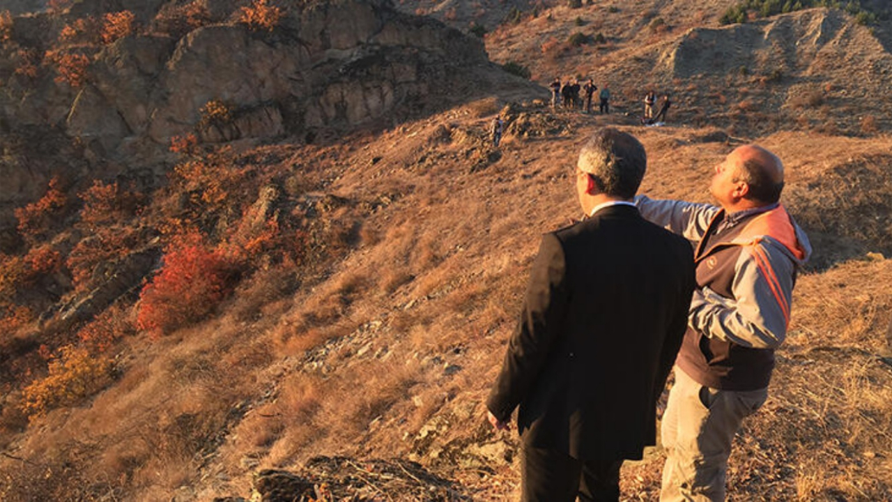 Defineciler orayı köstebek yuvasına çevirdi!