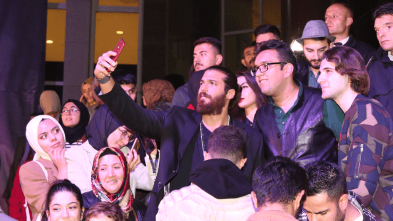 Malatya'da Can Yaman izdihamı!