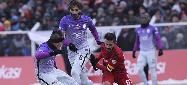 Erzincanspor maçında mor forma giyen Galatasaray taraftarın tepkisini çekti