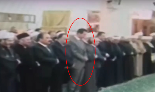 Esed namaz sırasında sabit duramadı
