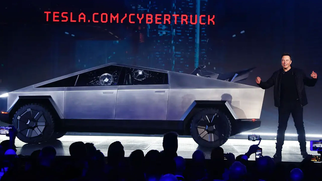 Elon Musk ‘Cybertruck’ı tanıtırken rezil oldu