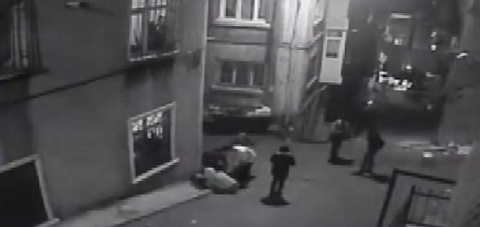 Beyoğlu'nda korku dolu anlar! Kurşunlar havada uçuştu