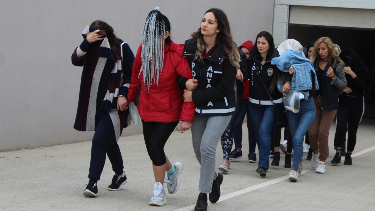 'Jigolo yapma' vaadiyle milyonluk vurgun!