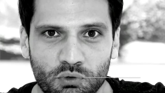 Kaan Urgancıoğlu'ndan muhteşem şiir performansı.... "Öyle birine aşık ol ki!"