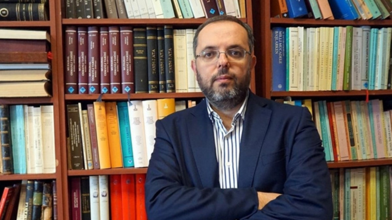 Prof Dr. Erhan Afyoncu  Hafıza İstanbul'da gençlerle buluşuyor!