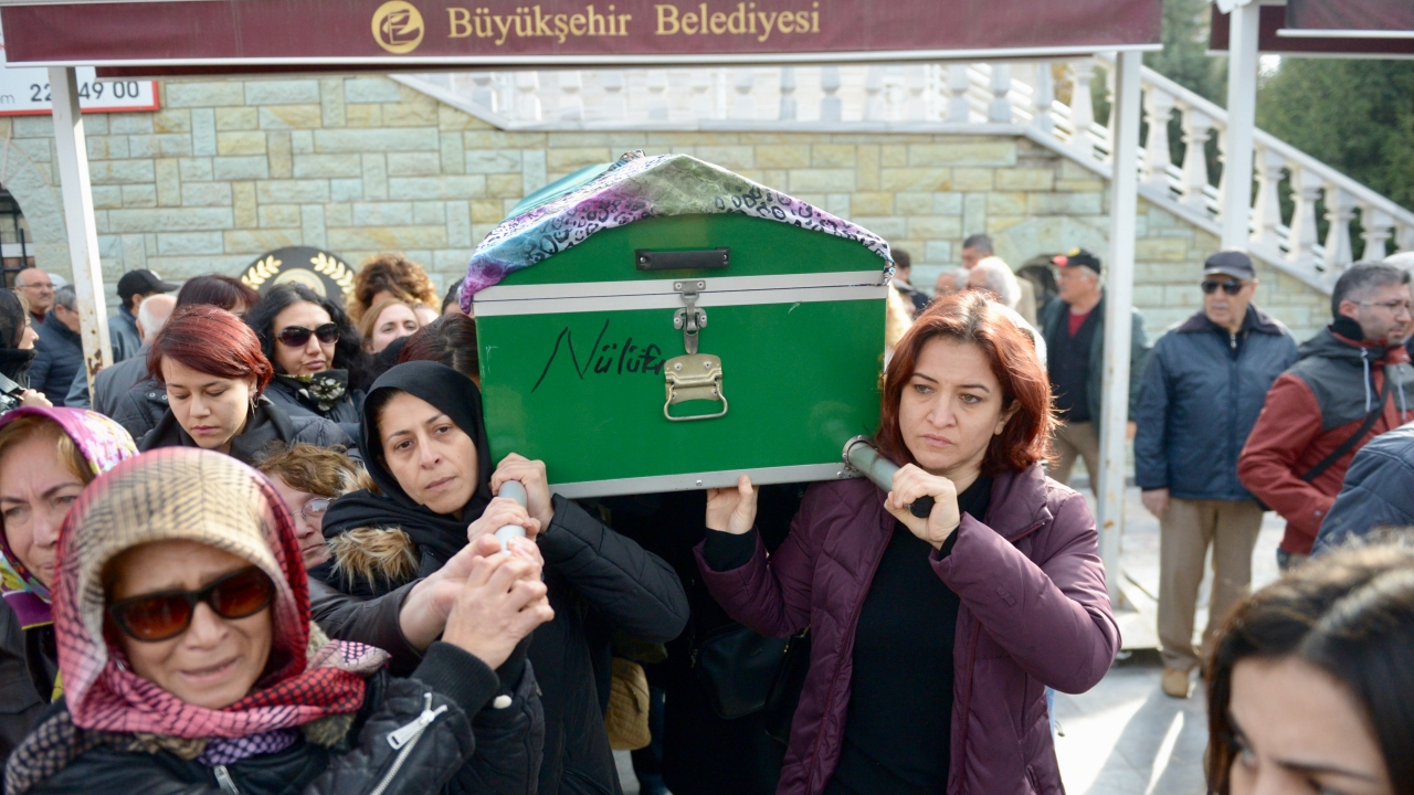 Eski eşi tarafından öldürülen kadın Eskişehir'de toprağa verildi
