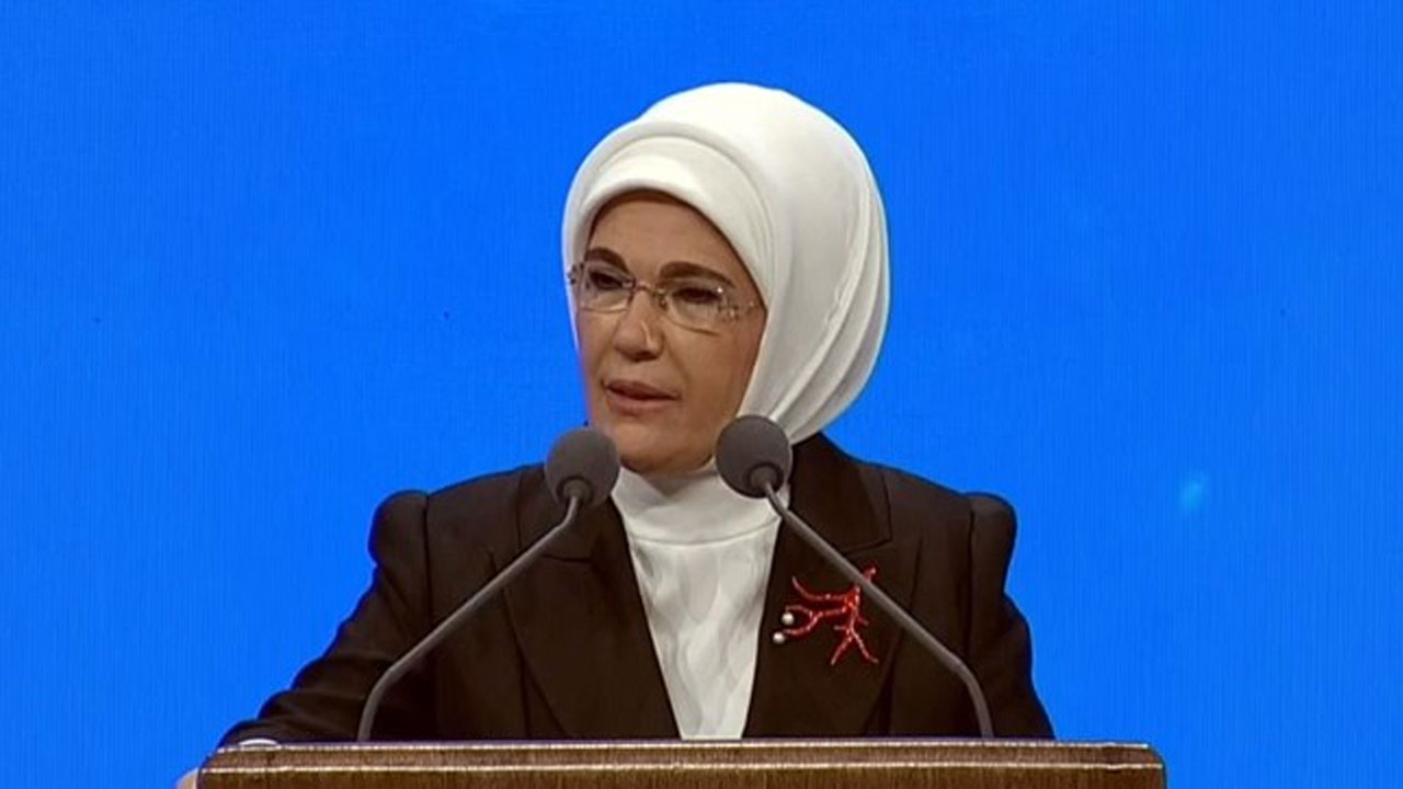 Emine Erdoğan: Medya dilinin şiddeti özendirmemesi gerekiyor