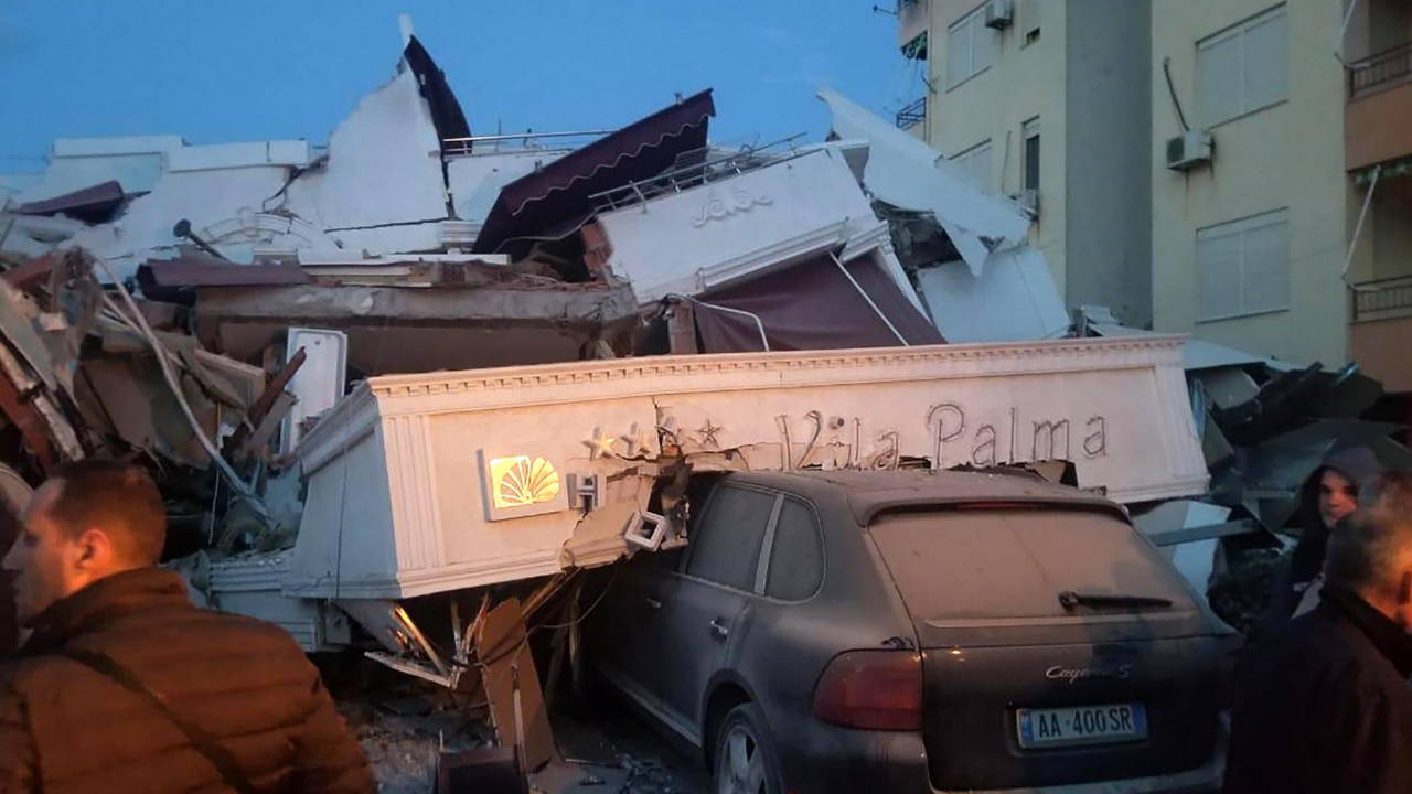 Arnavutluk'taki deprem bölgesine giden Türk ekipler kurtarma çalışmalarına başladı!