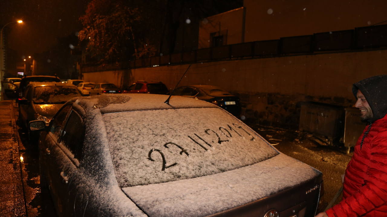 Kar yüzünü gösterdi! Meteoroloji'den yeni uyarı...