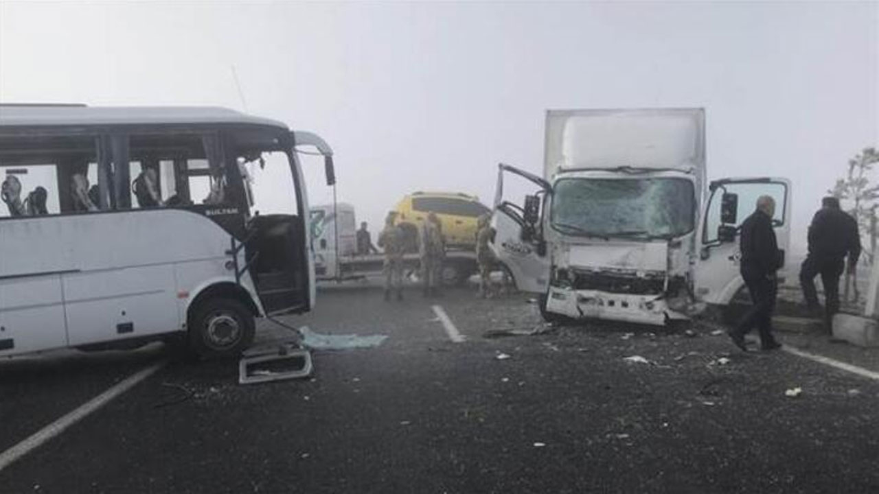 Kars'ta zincirleme trafik kazası: Yaralıar var