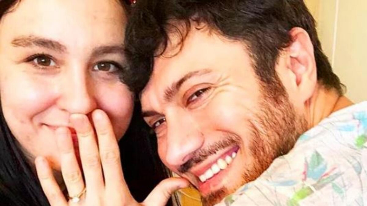 Yasemin Sakallıoğlu nişanlısıyla barıştı!