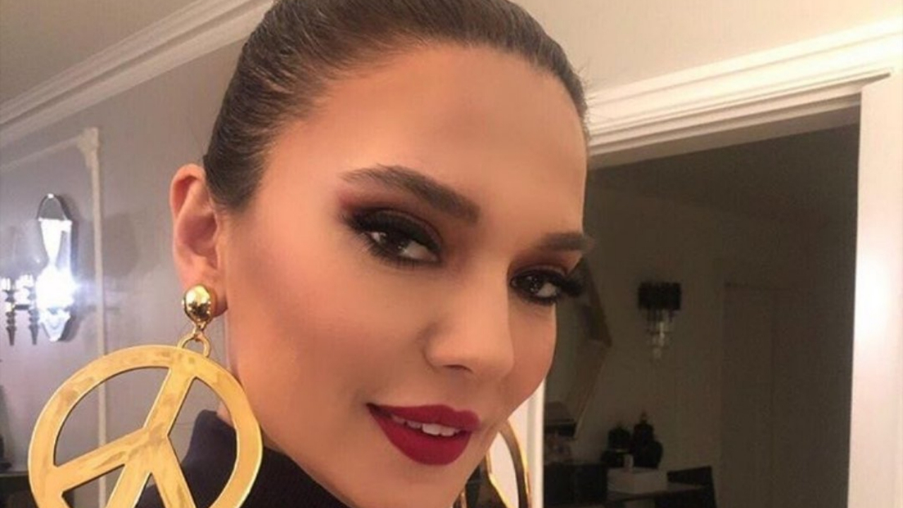 Demet Akalın'dan takipçisine ilginç cevap!