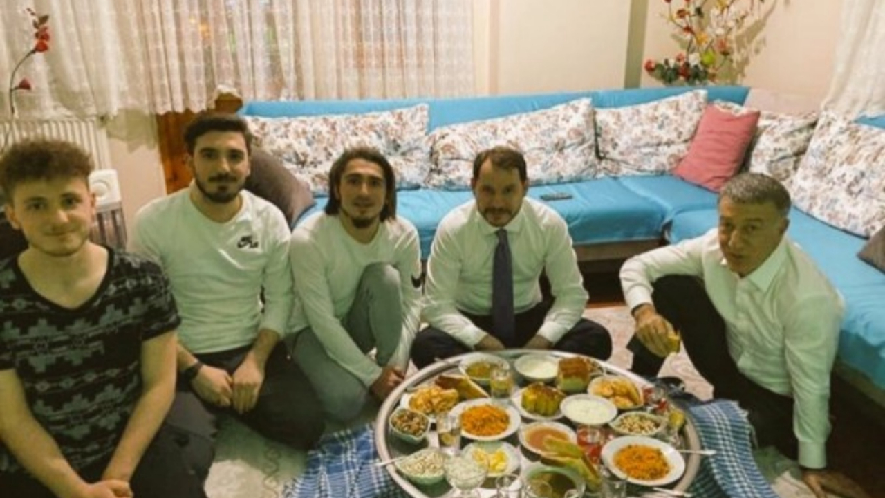Bakan Albayrak'tan Abdülkadir Ömür'e geçmiş olsun ziyareti