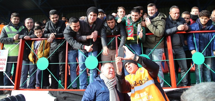 Diyarbakır'daki ilgi Dick Advocaat'ı büyüledi