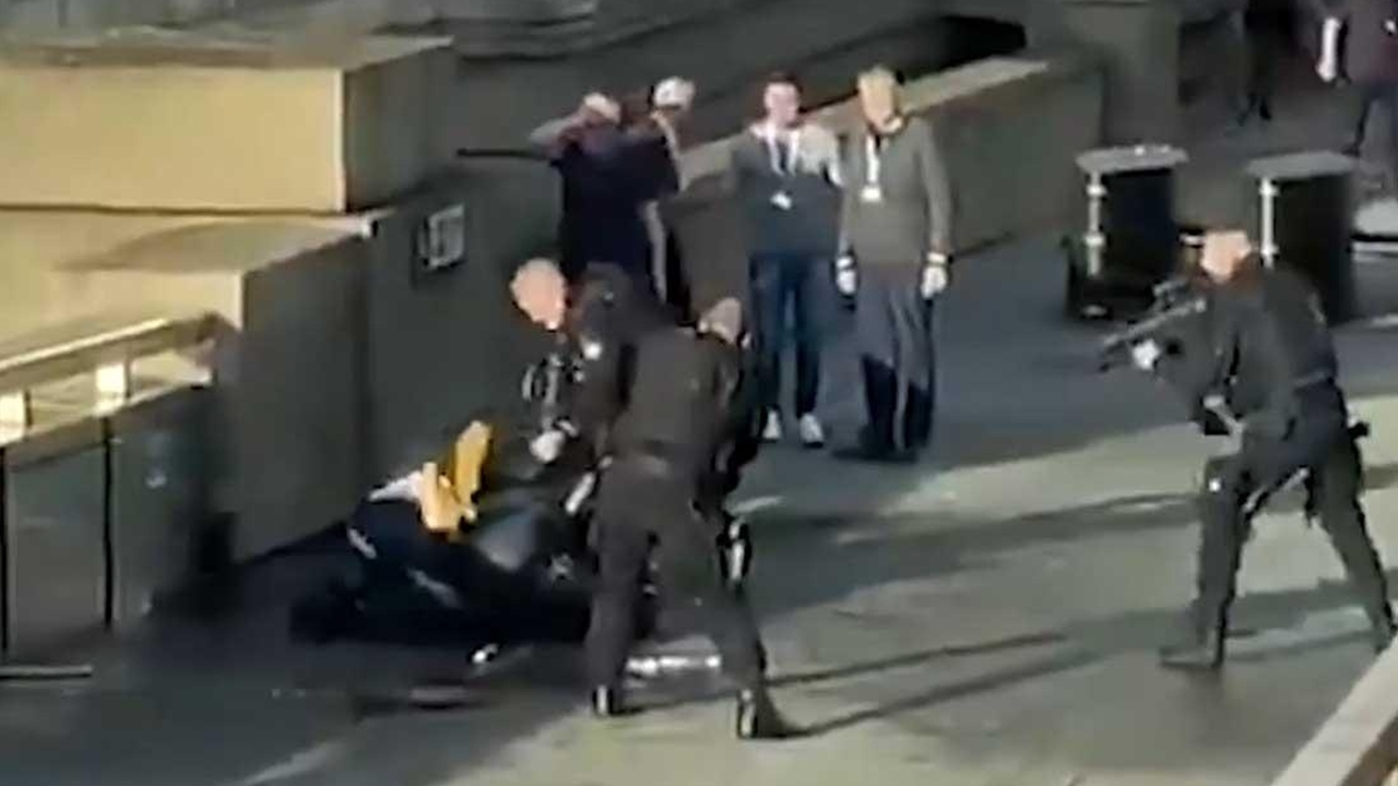 İngiliz polisi saldırganı böyle vurdu...